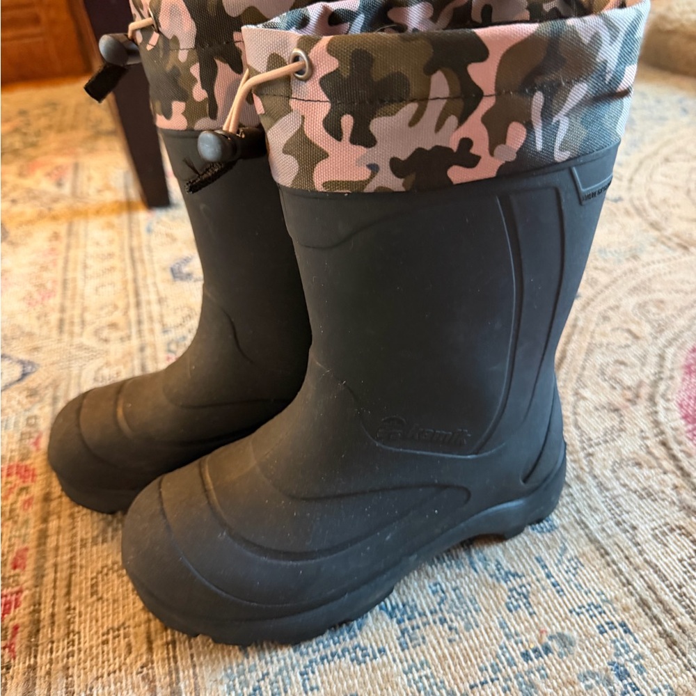 Kamik Kids Boots in Black and Camouflage
